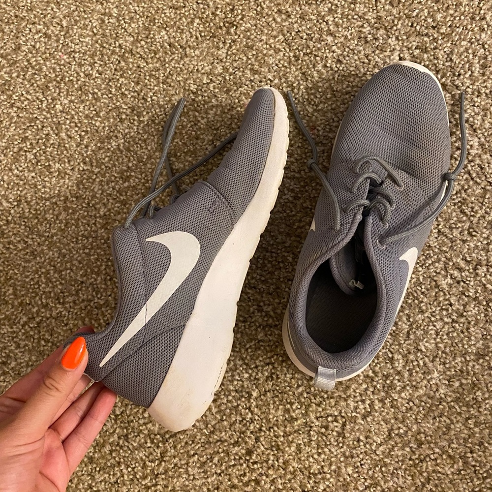 Nike Roshe Run Grey Sneakers